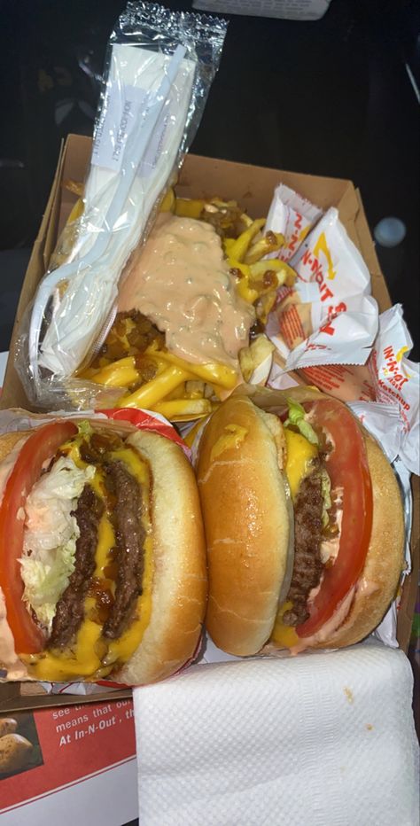 In And Out Burger Aesthetic, In N Out Burger Aesthetic, In And Out, Sleepover Food Dinner, In N Out Aesthetic, Food Dinner Ideas, In And Out Burger, In N Out Burger, Out To Eat