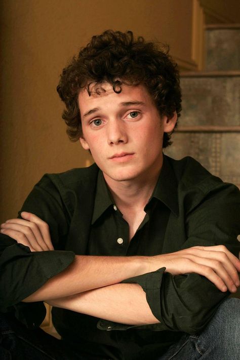 Young Anton Yelchin. Awwwwwww! (: Anton Lavey Wallpaper, Anton Yelchin Chekov, Anton Chigurh Wallpaper, Pavel Chekov, Anton Bruckner, Anton Yelchin, Anton Chekhov, Alpha Dog, Hd Picture