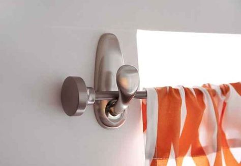 Use Command hooks to hang curtains — no holes, no mess! | 36 Clever DIY Ways To Decorate Your Classroom Hanging Curtain Rods, Mini Loft, Command Hooks, Home Decor Hacks, Viria, Hanging Curtains, Short Cuts, Clever Diy, Diy Hacks