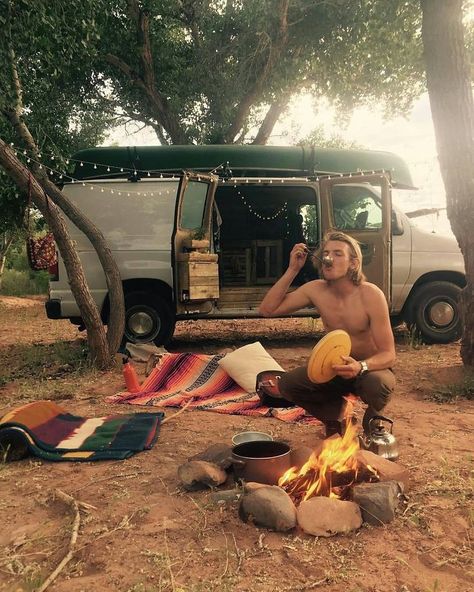 50+ Pics From 'Project Van Life' Instagram That Will Make You Wanna Quit Your Job And Travel The World Dreamy Photos, Quitting Job, Hippie Lifestyle, Bus Life, Bank Accounts, Van Living, Travel Van, Hippie Life, Life Decisions