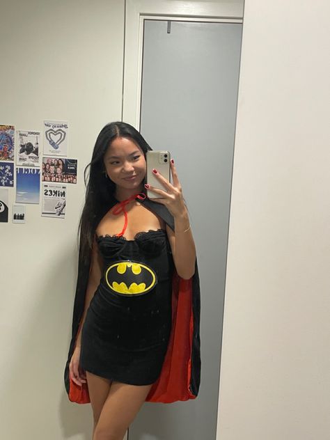 easy batman halloween costume for women #halloween #halloweencostume #batman #superhero Batman College Costume, Superhero Cosplay Female, Batwoman Halloween Costume, Superhero Women Costumes, Womens Superhero Costumes, Cute Batman Costume, Cute Batman Costume For Women, Superhero Costumes Women, Woman Batman Costume