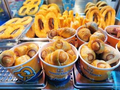 17 Most Popular Auntie Anne’s Menu Items via @restaurantclicks Pretzel Dog Recipe, Pretzel Dogs Recipe, Pretzel Shop, Melted Cheese Dip, Pretzel Dog, Auntie Annes Pretzels, Auntie Anne, Honey Mustard Dip, Pretzel Dogs