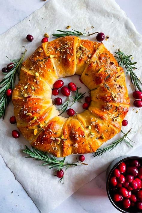 This delightful dish is as visually pleasing as it is delicious. It's an explosion of flavors that's sure to wow your guests. #Cranberry #Recipes #Christmas #CranberryRecipes Brie Crescent Wreath, Brie Cranberry Appetizer, Crescent Roll Recipe, Edible Wreath, Crescent Wreath, Cranberry Appetizer, Crescent Roll Appetizers, Creamy Brie, Brie Cranberry