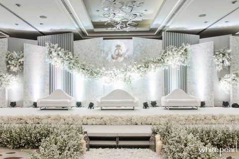 Indoor Wedding Decorations, Nikah Decor, Reception Stage Decor, Wedding Setup, Wedding Stage Backdrop, Wedding Stage Decor, Indoor Wedding Receptions, Minimalist Wedding Decor, Wedding Reception Backdrop