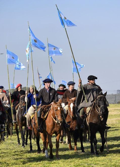 Gauchos argentinos
Cultura Argentina
Argentinian culture 
Traditional dress of Argentina 
Paisanos argentinos Argentina People, Just Argentina, Argentina Culture, Argentina Food, Visit Argentina, Iguazu Falls, Andes Mountains, Argentina Travel, Latin America