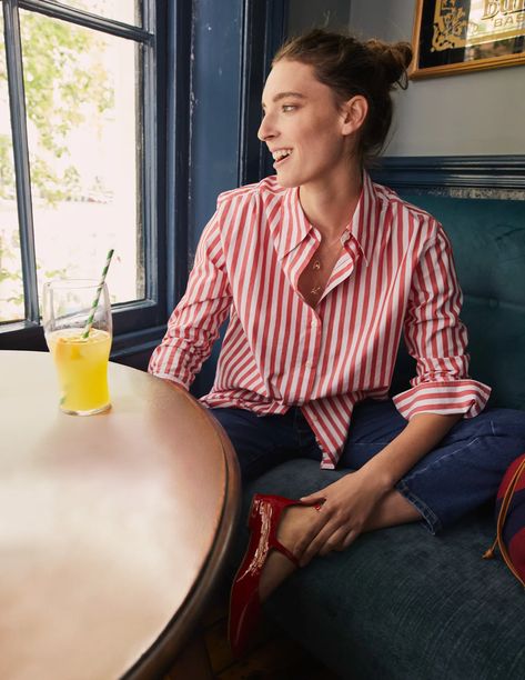 Red Striped Shirt Outfit, Striped Blouse Outfit, Red Shirt Outfits, Outfits With Striped Shirts, Red Stripes Top, Parisienne Style, Red Striped Shirt, Stripe Outfits, Boden Uk