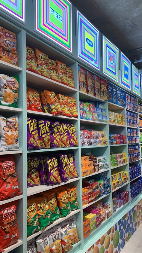 Snack Store Ideas, Kirana Store Design, Snack Shop Design, Convenience Store Design Interiors, Mini Market Store Ideas, Snacks Store, Stationery Store Design, Super Mercado, Supermarket Design Interior