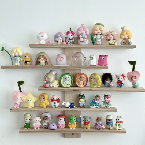 Aesthetic Account, Figurine Display, Calico Critters Families, Room Desk, Cute Room Ideas, Cozy Room Decor, Sylvanian Families, Cozy Room, Room Inspiration Bedroom