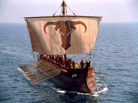 Greek Trireme under sail Troy Movie, Eric Bana, Greek Warrior, Empire Romain, Sailing Vessel, Tall Ships, Bronze Age, Ancient Greece, British Museum