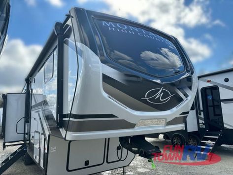 New 2024 Keystone RV Montana High Country 311RD Fifth Wheel at Fun Town RV | Fairfield, TX | #200416 Open Concept Living Dining, Used Motorhomes, Rv Types, Keystone Rv, Popup Camper, U Shaped Kitchen, Kitchen Fireplace, Rv Parts And Accessories, Used Rvs