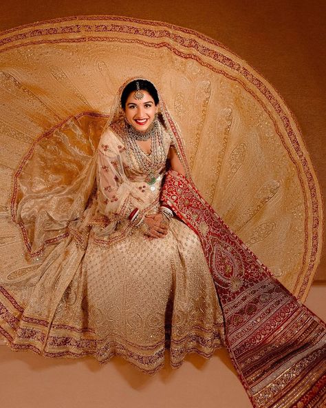 A Fairytale Come to Life - Radhika Merchant wears Abu Jani Sandeep Khosla for her wedding ceremony to Anant Ambani. Radhika’s ensemble is Abu Sandeep’s intricate interpretation of ‘Panetar’ - the Gujarati tradition of brides wearing red and white. The ivory Zardozi cut-work ensemble consists of a trailing ghagra layered with a second detachable trail, a 5 meter head veil and a tissue shoulder dupatta. The ghagra glitters with three borders of red, Its workmanship is the finest amalgamation ... Radhika Merchant Wedding, Radhika Merchant, Anant Ambani, Indian Bride Outfits, Jewel Wedding, Indian Bridal Outfits, Lehenga Designs, Bride Clothes, July 12