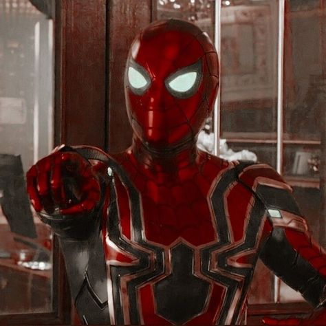 Spiderman is a red colored suit with shades of gold and black color Marvel Room, Marvel Wall Art, Avengers Pictures, Marvel Coloring, Marvel Wall, Iron Spider, Marvel Photo, Marvel Images, Marvel Posters