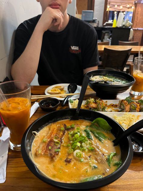 Asian Date Aesthetic, Foods Aesthetic Night, Date Pics Aesthetic, Ramen Date Aesthetic, Food Delivery Aesthetic, Samgyup Date, Food Date Aesthetic, Date Pictures Aesthetic, Street Food Date