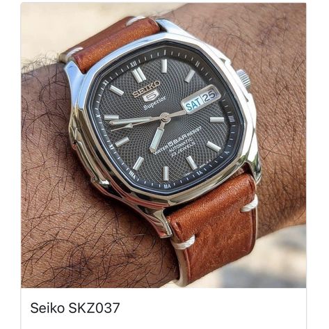 Stylish Watches Men, Casio Vintage, Fancy Watches, Premium Watches, Retro Watches, Mens Fashion Watches, Vintage Watches For Men, Watches Unique, Stylish Watches