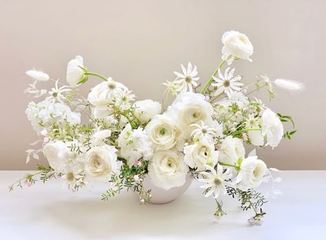 Minimalist White Floral Arrangements, Compote Arrangement Centerpieces, Minimal White Flower Arrangements, Modern White Floral Centerpiece, White Peony Centerpiece Wedding, White Ikebana Wedding, All White Floral Centerpieces, White Floral Arrangements Centerpieces, French Wedding Flowers