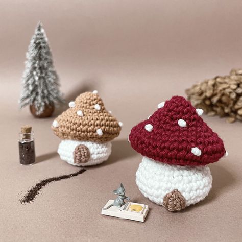 Patron des boîtes champignons - annabcrochet.fr Crochet Earrings, Novelty Christmas, Christmas Ornaments, Holiday Decor, Crochet