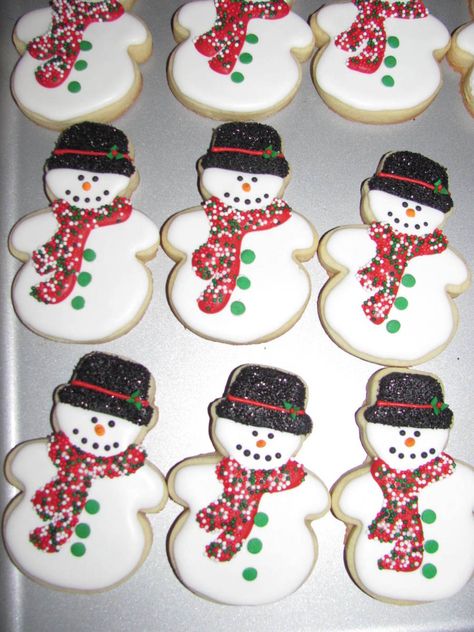 Snowman Sugar Cookies, Sugar Cookies Royal Icing, Royal Icing Christmas Cookies, Christmas Cutout Cookies, Snowman Ideas, Christmas Sugar Cookies Decorated, Cookies Royal Icing, Super Cookies, Royal Iced Cookies