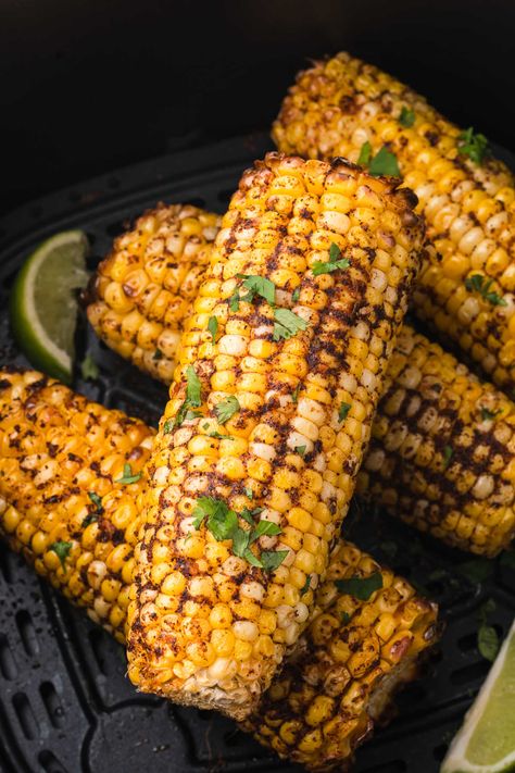 Air Fryer Corn on the Cob is the perfect easy side dish for summer, turning fresh corn into tender, plump perfection with a blend of spices, fast and ready in just minutes. This delicious method ensures each cob is cooked to deliciousness, making it a go-to for quick and tasty meals. Air Fryer Corn On The Cob, Corn In Air Fryer, Corn Air Fryer, Air Fryer Corn, Healthy Corn, Casserole Side Dishes, Vegetable Steamer, Main Dish Casseroles, How To Cook Corn