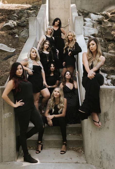 Group Photo Ideas Professional, Girlfriends Photo Shoot Ideas, Outdoor Friend Photoshoot, Ladies Group Photoshoot Ideas, Womens Group Photoshoot, Ladies Group Photo, All Black Group Photoshoot, Black Dress Group Photoshoot, Girlfriends Photoshoot Group Shots Picture Ideas