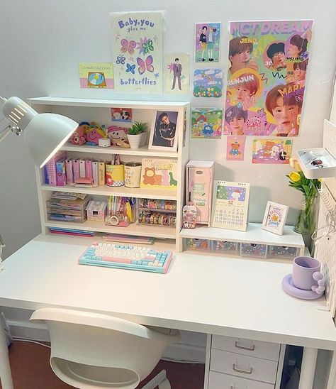 Preppy Table, Study Room Furniture, Small Room Makeover, Green Room Decor, Study Desk Decor, Cute Diy Room Decor, Desk Inspo, Desk Inspiration, Desk Makeover