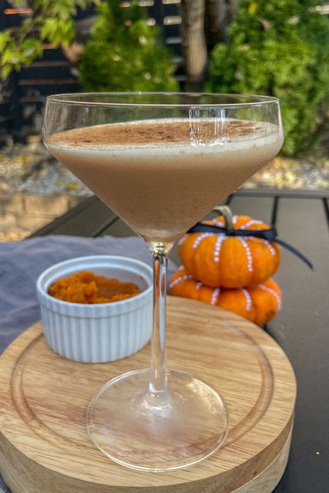 Pumpkin Spice RumChata Martini - Tristen Claire Pumpkin Rumchata Pudding Shots, Pumpkin Spice Rum Chata Recipes, Pumpkin Spice Rumchata Drinks, Pumpkin Rumchata Drinks, Rumchata Martini, Pumpkin Martini Recipe, Rumchata Pudding Shots, Rumchata Drinks, Cozy Fall Drinks