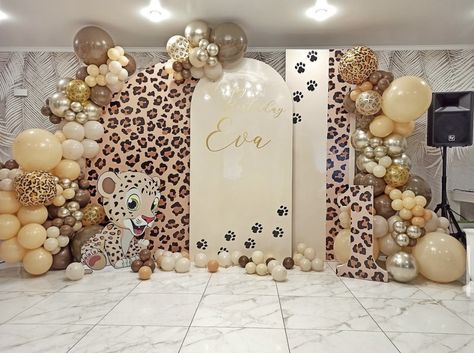 Rose Gold Party Theme, Leopard Birthday Parties, Leopard Baby Showers, Wild Baby Shower, Leopard Birthday, Animal Print Party, Baby Shower Theme Decorations, Baby Birthday Themes, Lampshade Makeover