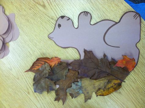 Leaf tail squirrel Fall Preschool Crafts, Craft Leaves, Tree Unit, Prek Crafts, Preschool Crafts Fall, Preschool Fall, Fall Preschool, Crafts Kids, Fall Crafts For Kids