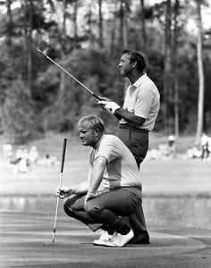 Arnold Palmer Jack Nicklaus 1972 Masters Golf Photo PGA Tour PGA Tour #learngolf Arnold Palmer Golf, Golf Photography, Golf School, Masters Golf, Golf Art, Golf Tips For Beginners, Arnold Palmer, Golf Quotes, Jack Nicklaus