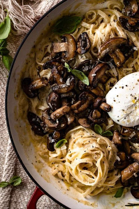 Ribeye Meals Dinners, Dinner Recipes With Mushrooms Healthy, Pasta Dinners For A Crowd, White Wine Mushroom Pasta, Meals To Make With Friends, Black Truffle Burrata Recipes, Yummy Pasta Dishes, High Class Recipes, Helen Core Aesthetic