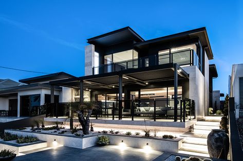 Dramatic with the black and white contrast. Black Mansion, Dubai Houses, Mansion Exterior, Luxury Modern Homes, Contemporary Villa, Modern Villa Design, Modern Mansion, Mansions Luxury, Luxury Homes Dream Houses