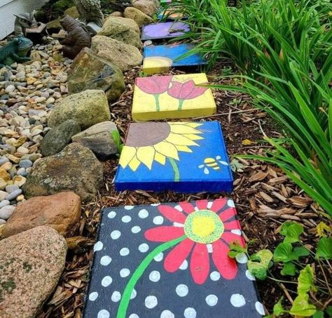 Painted Bricks Crafts, Painted Stepping Stones, Painted Pavers, Brick Crafts, Rock Garden Design, Flowers Painted, Garden Crafts Diy, Garden Yard Ideas, Garden Art Crafts