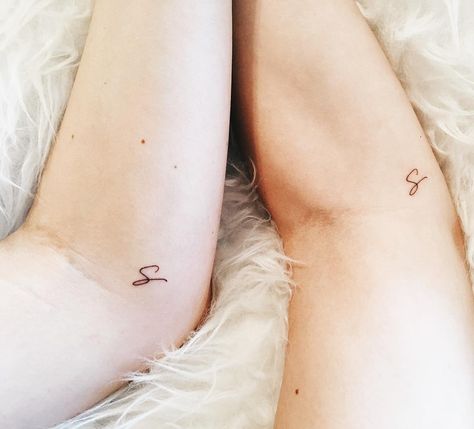 Matching Tattoos For Sisters, Tiny Matching Tattoos, Tattoos For Sisters, Sister Symbols, Cute Sister Tattoos, Sister Tat, Small Sister Tattoos, Matching Sister Tattoos, Sibling Tattoos