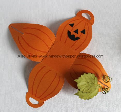 Halloween Treat Boxes with Curvy Keepsake Box Thinlits Dies – Made with paper 3d Paper Projects, Halloween Treat Boxes, Thinlits Dies, Carte Halloween, Treat Holders, Treat Holder, Treat Box, Halloween Treat, Cute Box