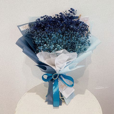 Galaxy Bouquet, Gypsophila Bouquet, Flower Bouquet Diy, Flower Gift Ideas, Boquette Flowers, Baby Breath, Flower Boutique, Flowers Bouquet Gift, Unusual Flowers