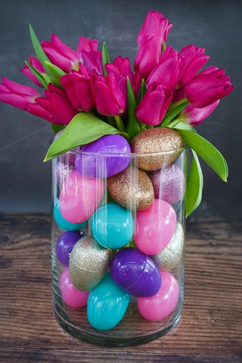 Easter Brunch Centerpieces, Easter Egg Basket Decorating Ideas, Easter Eggs With Flowers, Easter Egg Floral Arrangement, Easter Egg Flower Arrangements, Dollar Tree Easter Diy Outdoor, Easter Egg Bouquets, Easter Centrepiece Ideas, Easter Bedroom Decor Ideas