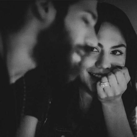 Couples Eyes Contact, Love Couple Images, Hugging Couple, Couple Picture Poses, Love Couple Photo, I'm With The Band, Erkenci Kuş, Relationship Goals Pictures, Cute Couple Art