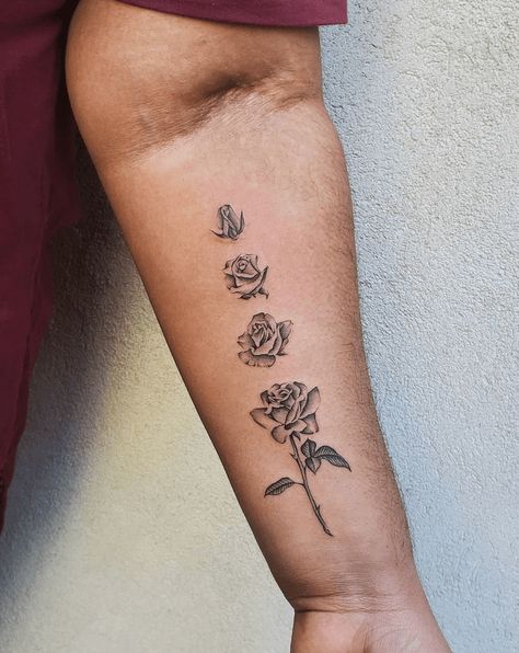 Rose Blooming Tattoo, Blooming Tattoo, Rose Heart Tattoo, Bloom Tattoo, Rose Tattoo Ideas, Rosé Stage, Rose Blooming, Bouquet Tattoo, Light Tattoo