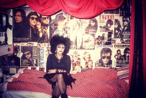 80’s Teen Goth bedroom Mall Goth Room, Punk Rock Bedroom, Punk Bedroom, Rock Bedroom, Goth Moth, Gothic Inspiration, Traditional Goth, Gothic Stuff, 80s Rocker