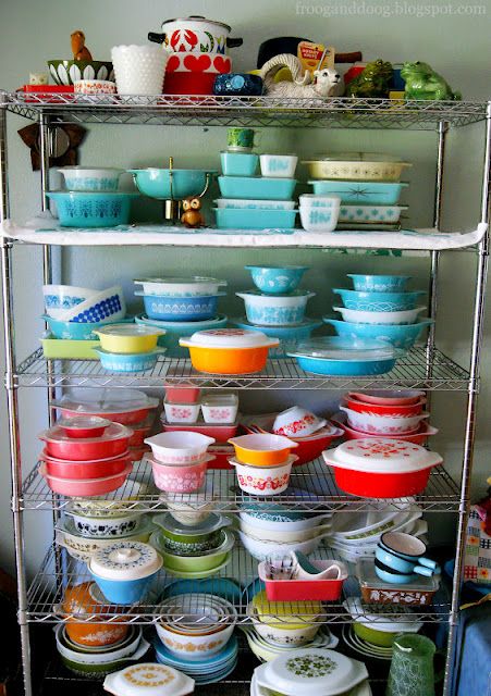 pyrex collection Vintage Pyrex Collection, Pyrex Display, Vintage Pyrex Dishes, Pyrex Dishes, Pink Pyrex, Vintage Pyrex Bowls, Bowl Sets, Pyrex Collection, Vintage Kitchens