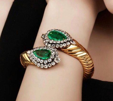 Emerald Bangles, Diamond Bracelet Design, Fancy Jewelry Necklace, Antique Bridal Jewelry, Bangles Jewelry Designs, Diamond Jewelry Designs, Sterling Bracelets, Gold Bangles Design, Jewelry Design Earrings