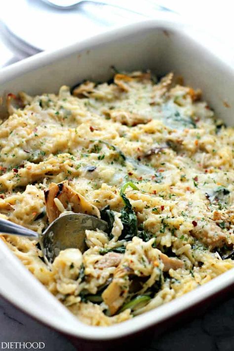 Spinach and Artichoke Pasta Alfredo Casserole | www.diethood.com | Delicious vegetarian dinner with Spinach, Artichokes and Orzo pasta mixed in a lightened-up, homemade Alfredo Sauce. Spinach And Artichoke Pasta, Alfredo Casserole, Spinach Artichoke Pasta, Delicious Vegetarian Dinner, Healthy Pasta Dishes, Artichoke Pasta, Pasta Alfredo, Healthy Casserole Recipes, Favorite Casseroles