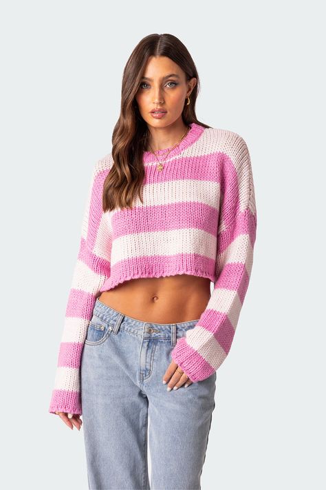 PRODUCT INFO Knitted Sweater Cropped fit Acrilan Model wears size XS/S Model height is 5'9 Item care: Hand wash Pink Crop Sweatshirt Outfit, Cropped Knitted Sweater, Striped Knitted Sweater, Prom 2024, Mode Zara, Winter Mood, College Fits, Sweater Cropped, Pullover Outfit