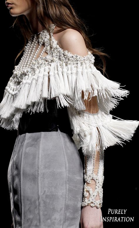 Balmain FW2016 Women's Fashion RTW | Purely Inspiration Fringe Fashion, Couture Details, Fall 2016, Fashion Details, Paris Fashion, Runway Fashion, Paris Fashion Week, High Fashion, A Woman