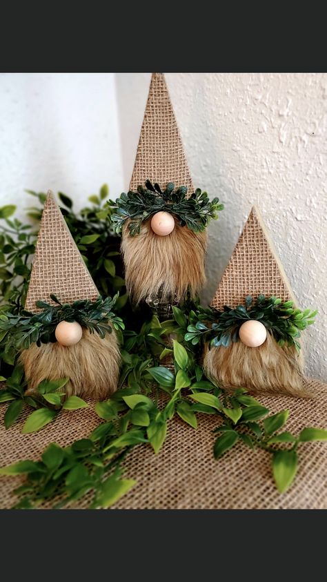 Wood Shim Projects, Linen Crafts, Wood Gnomes, Christmas Wood Crafts, Gnomes Crafts, Craft Show Ideas, Holiday Crafts Christmas, Christmas Ornament Crafts, Christmas Crafts Decorations