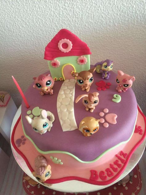 Amazing cake at a Littlest Pet Shop birthday party! See more party planning ideas at CatchMyParty.com! Lps Birthday Party Ideas, Littlest Pet Shop Custom Ideas, Littlest Pet Shop Birthday Party, Littlest Pet Shop Cake Ideas, Lps Cakes, Lps In Packages, Pet Store Design, Littlest Pet Shop A World Of Our Own, Lps Toys