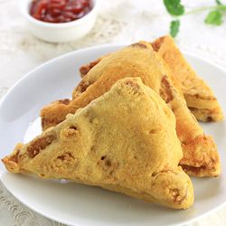 Bread Cutlet Recipe - Hearty Indian Snack, Starter and Appetizer Stuffing Bread, Bread Pakoda, Bread Cutlet, Potato Stuffing, Bread Pakora, Pakora Recipe, Garlic Chutney, Food Indian, Veg Snacks