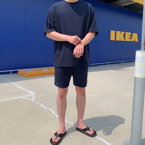 Outfit Santai Pria, Ootd Boy, Korean Ootd, Beach Outfit Men, Mens Shorts Outfits, Cute Couple Outfits, Mens Casual Dress Outfits, Mens Casual Dress, Streetwear Men Outfits