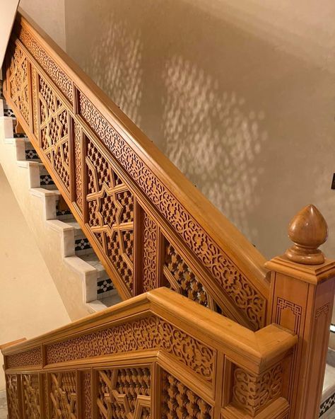 @Moroccan Heritage Moroccan Staircase, Moroccan Stairs, Indian Staircase Design, Staircase Indian Home, Carved Staircase, Moroccan Palace Exterior, Red City, Staircase Design Modern, Architecture Blueprints