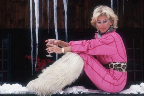 Ski Fashion Throughout the Years: The Good, The Bad, The Ugly | HuffPost Life Slim Aaron, Slim Aarons Photography, Apres Ski Outfits, Apres Ski Party, Ski Bunnies, Retro Ski, Ski Outfit, Slim Aarons, Snow Fashion