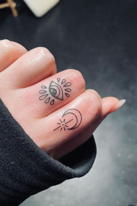 Eye Finger Tattoo, Finger Tattoo Idea, Scratch Tattoo, Egyptian Hieroglyphs, Health Yoga, City Tattoo, London Tattoo, Healing Tattoo, Skin Line